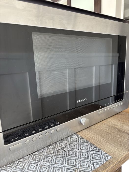 Kuchenka mikrofalowa Siemens HF25M561