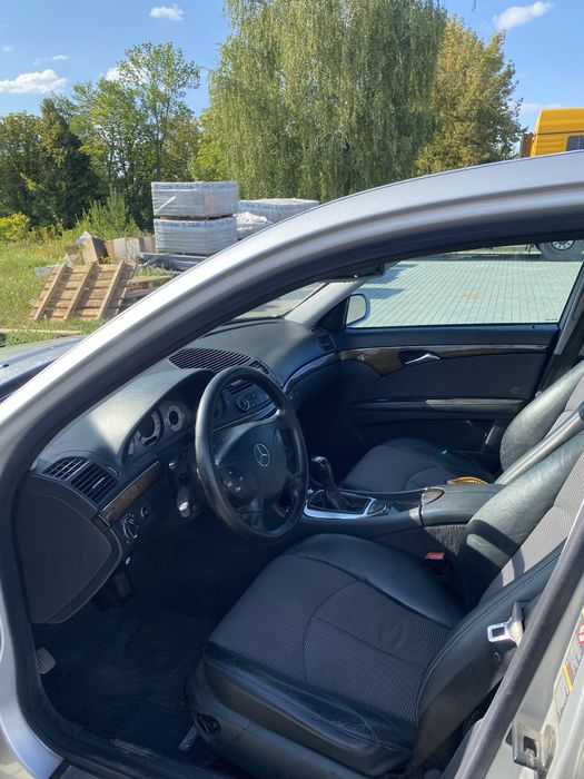 Продам Mercedes . 211 2.7