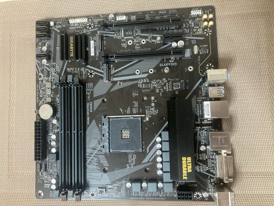 Gigabyte B550M DS3H материнська плата AM4 DDR4 4733MHz
