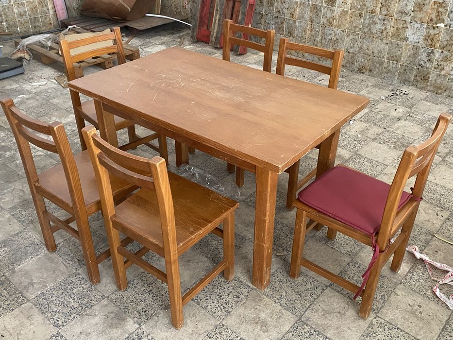 Mesa de rwfeicak clm ) cadeiras