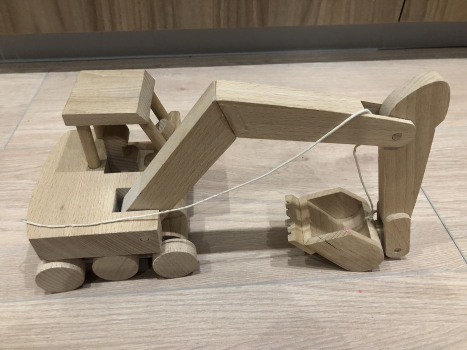 Деревянный экскаватор.эко игрушка.все детали поварачиваются-колесп кр