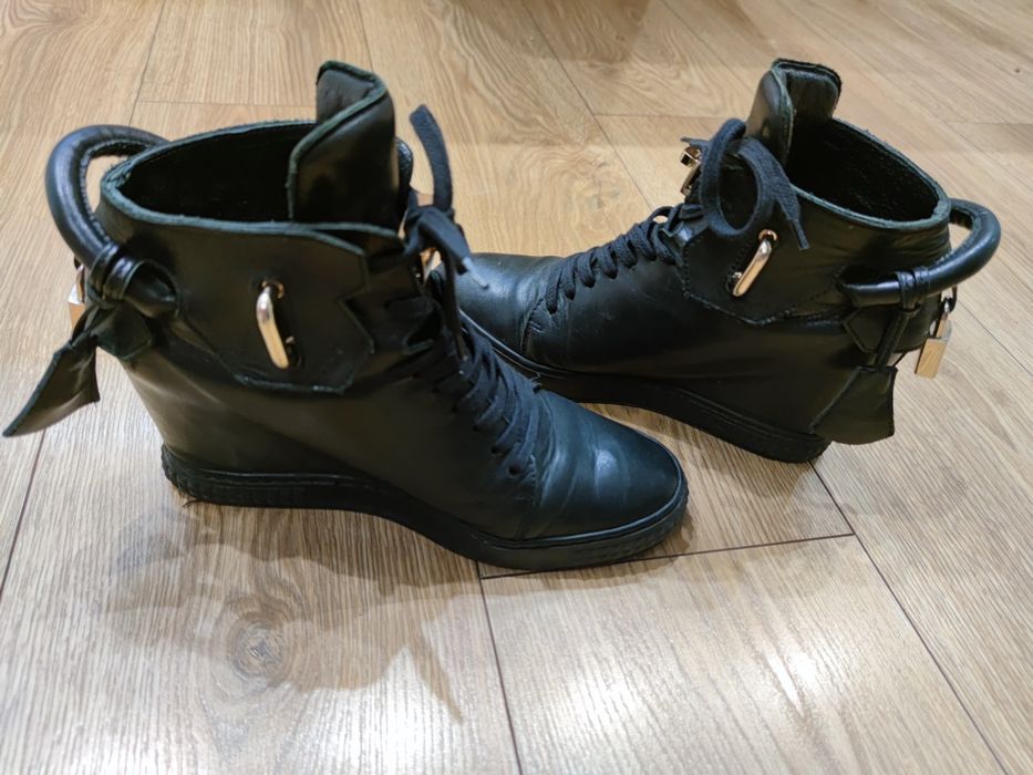 Czarne buty Carinii