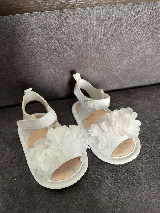 Сандалі на дівчинку