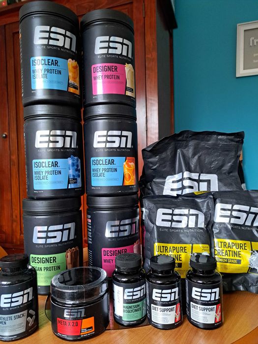 Zestaw suplementów marki ESN.