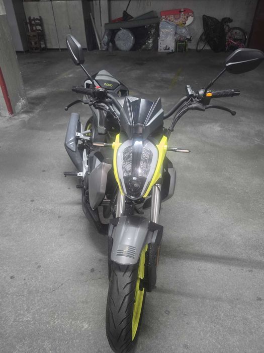 UM Xtreet RS 125 — 2 741 km, Garantia 1 Ano