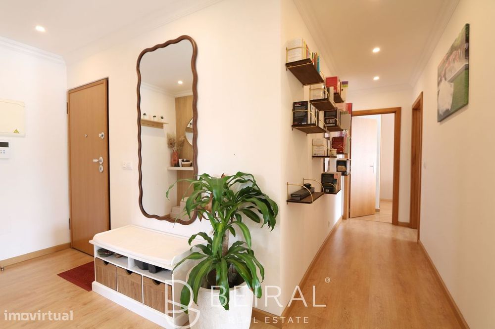 Apartamento T2 às portas de Lisboa, com varanda, vista e estacionamen