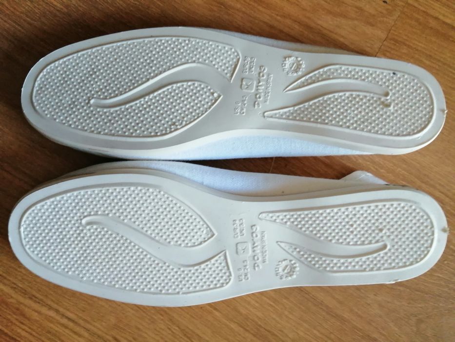 Sapatilhas de ginástica novas