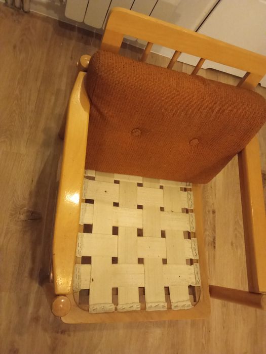 Sprzedam fotel z czasów PRL-u.
