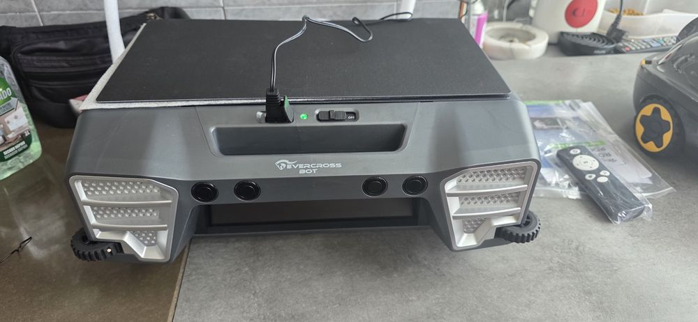 Robotic pool skimmer y80