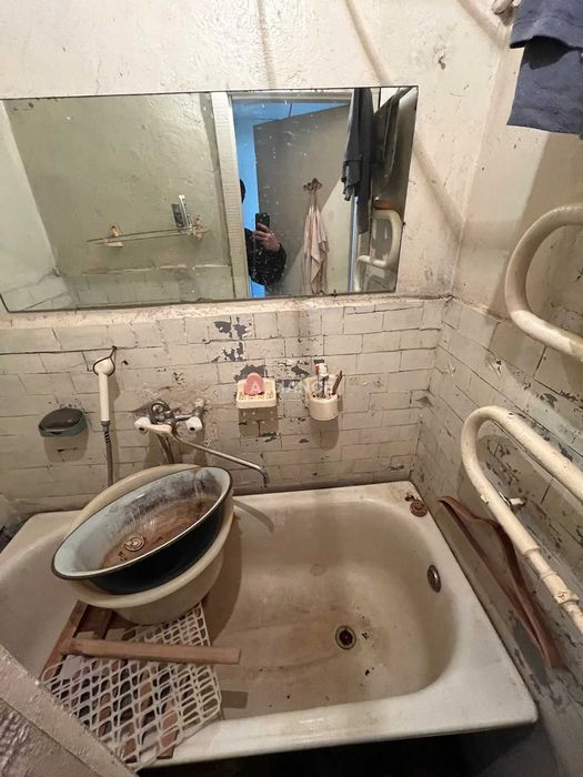 Продаж 2 км квартира в Тисмениці під ремонт