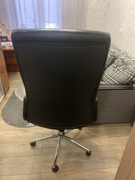 Офісне крісло нове