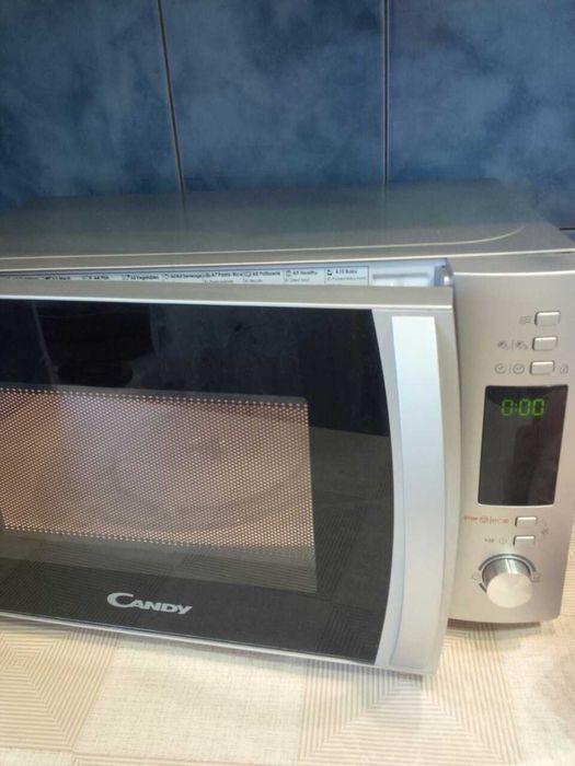 Мікрохвильова пічь (Нова в кобці)