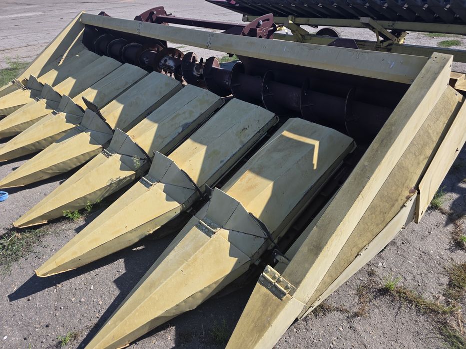 Кукурузна жатка кмс8