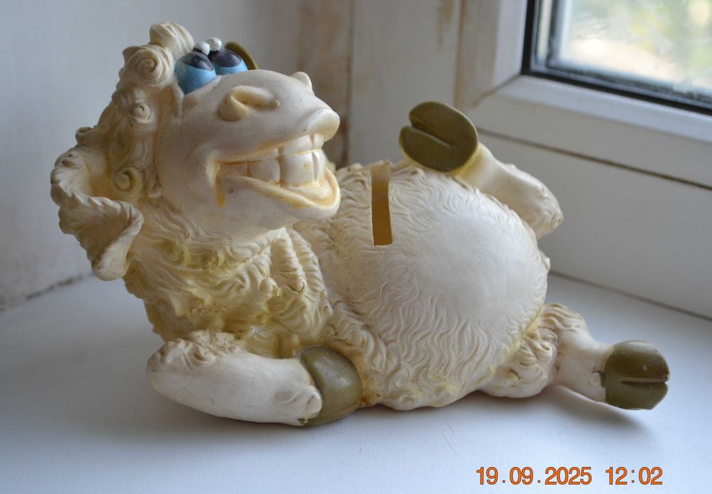 Копилка "Баран", "Весёлый барашек". Высота 10,5 см. Длина 17 см.