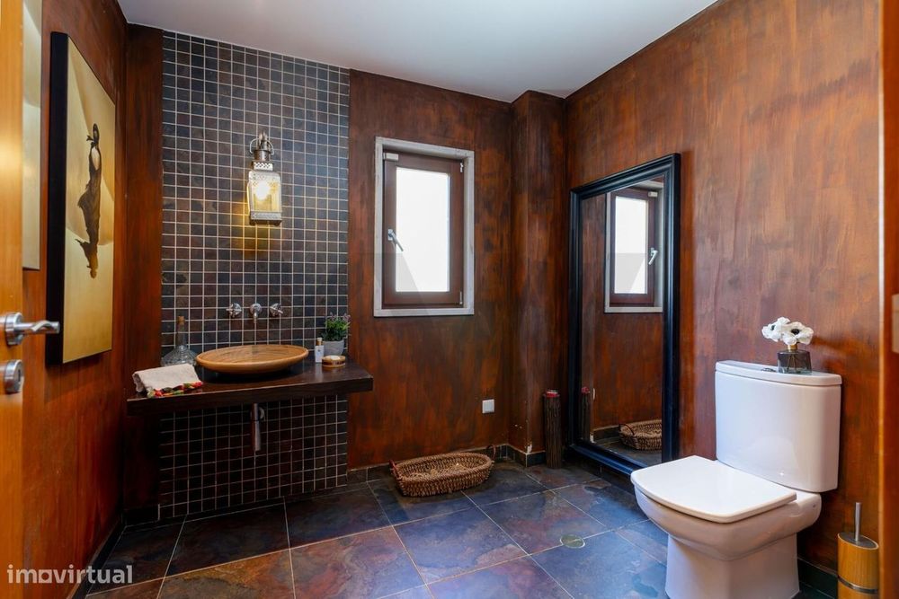 Moradia T4+1 com piscina, jardim amplo e garagem | Barcarena