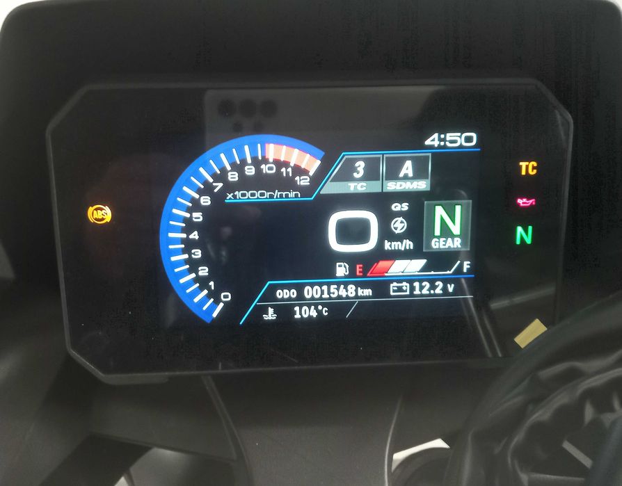 Suzuki gsx 8r como nova
