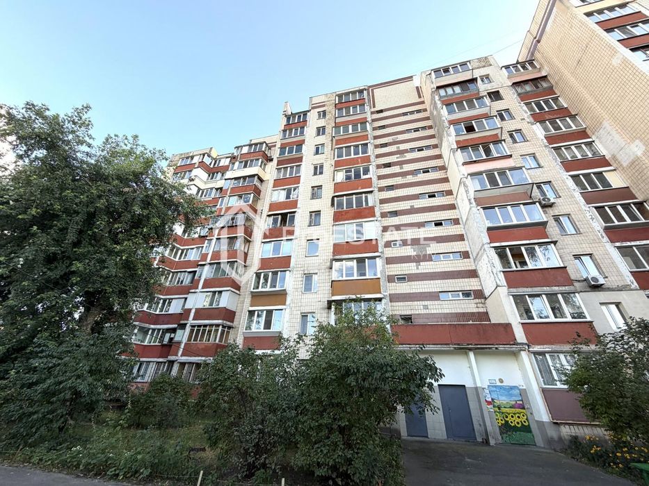Продаж 3 кімнатної квартири 69 м вул. Данькевича 1/79 Київ