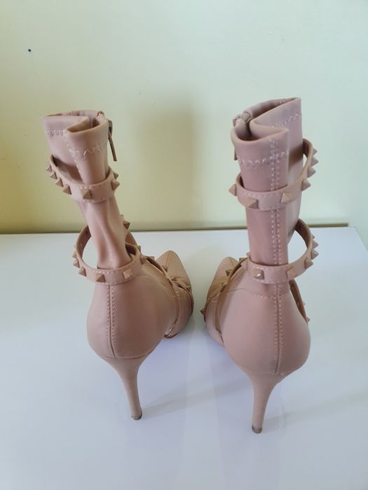 Botki beżowe szpilki 38