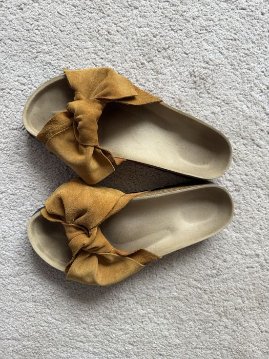 Замшеві жіночі шльопанці з великим бантом (Oysho)