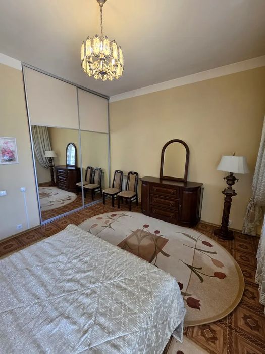 Продаж 2 кімнатна  сталінка Центр,  автономка,ліфт