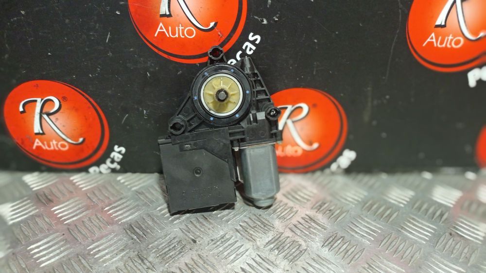 Motor Do Elevador Porta F.D Volkswagen Golf Iv (1J1)