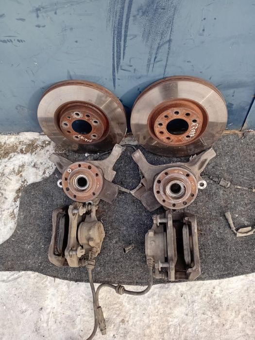 Передние суппорта, ступицы, тормозные диски Fiat Croma, Opel Vectra C
