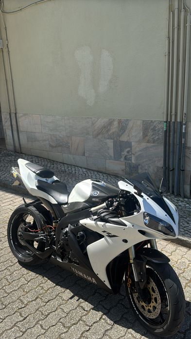 Yamaha R1 1000cc