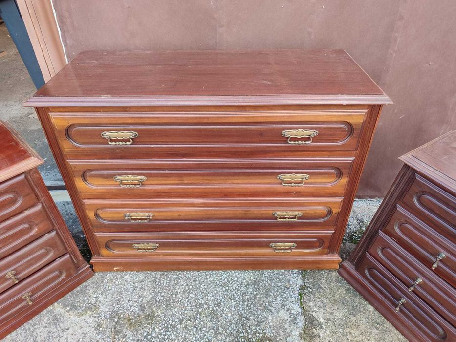 Cômoda com duas mesas cabeceiras