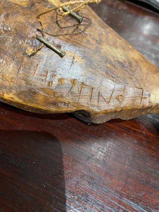 Escultura Madeira exótica Alberto Chissano 1974 assinado