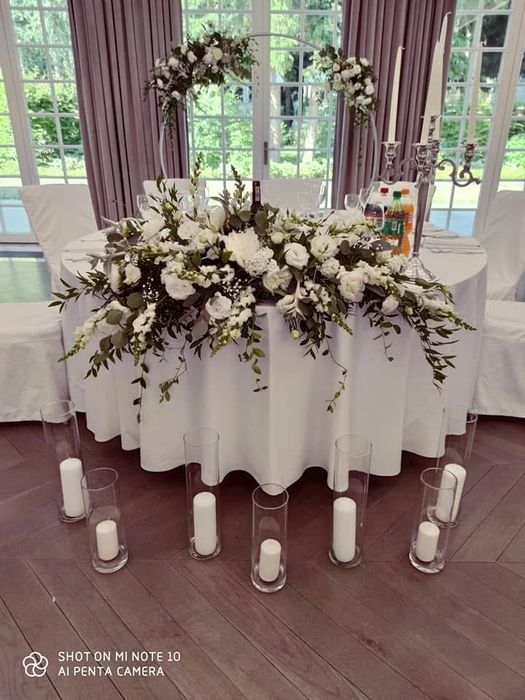 Dekoracja kwiatowa kościoła / dekoracja ślubna