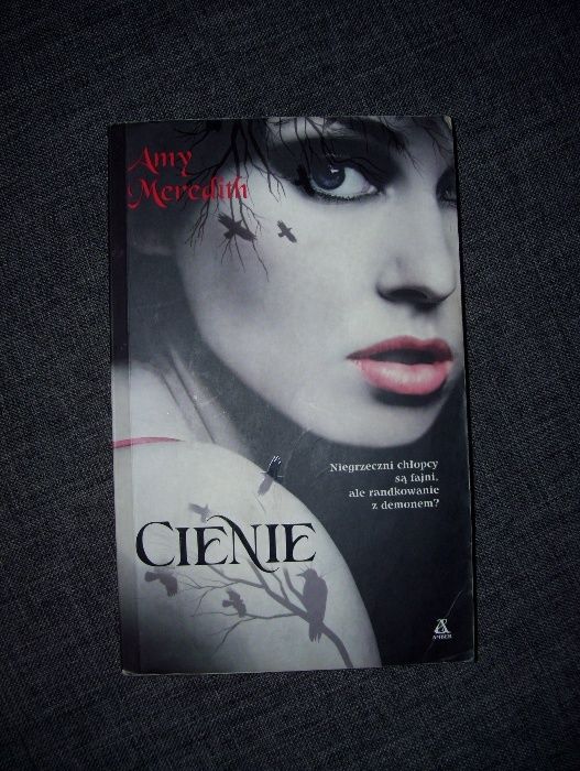Książka "Cienie"