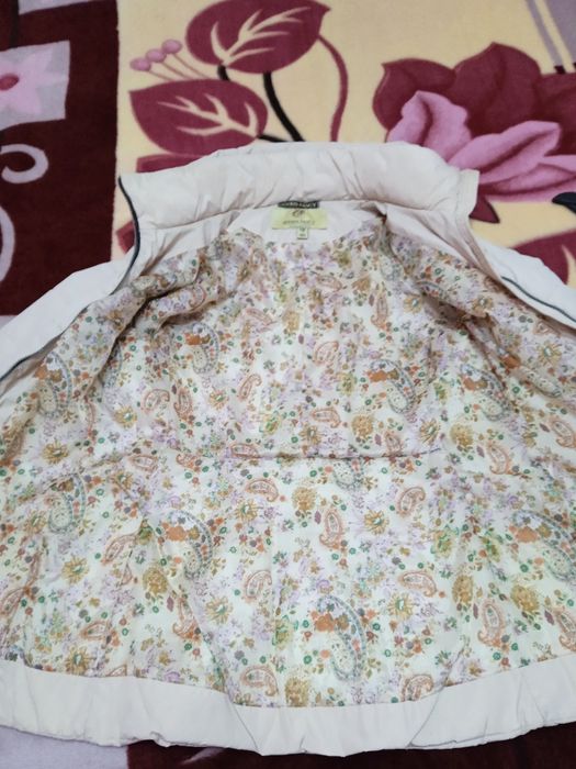 Куртка женская на сентепоне 46 размера с капюшоном.