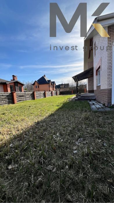 Двоповерховий будинок з видом на ліс у котеджному містечку