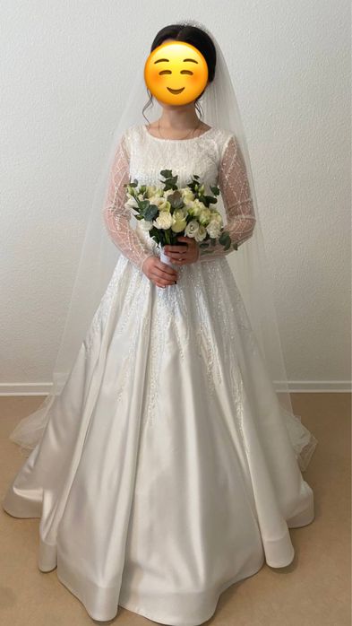 Продам стриману весільну сукню