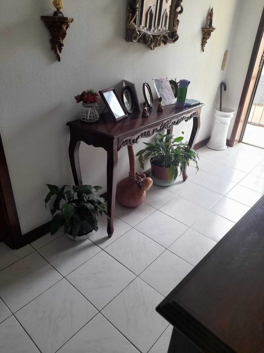 Consola antiga de madeira