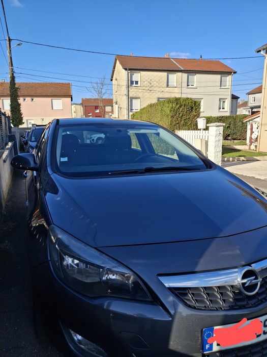 Opel astra  2012
