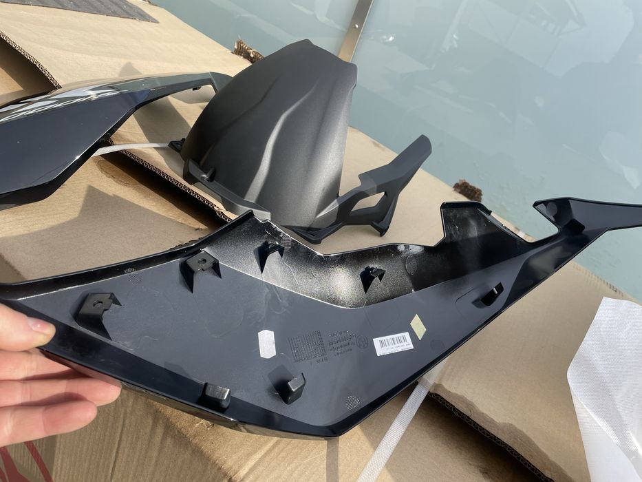 Bmw s 1000 xr ( guarda - lamas novo ) e tampas  laterais BMW