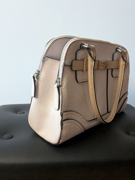 Guess Torebka do ręki handbag twarda oryginalna kuferek pudrowy róż