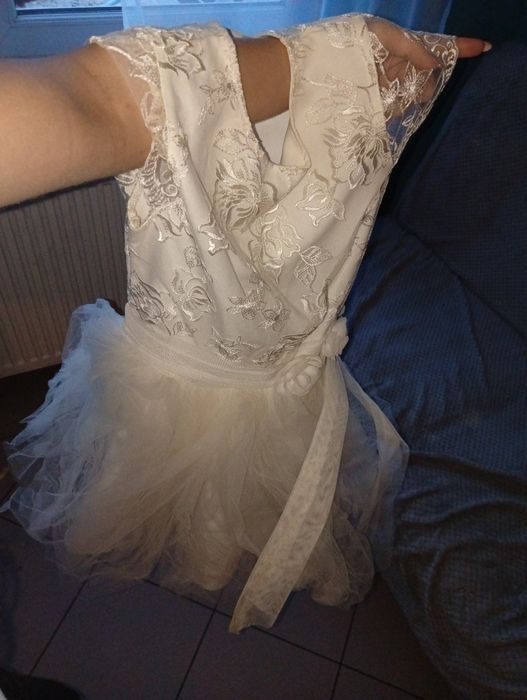 Sprzedam sukienkę dla dziewczynki