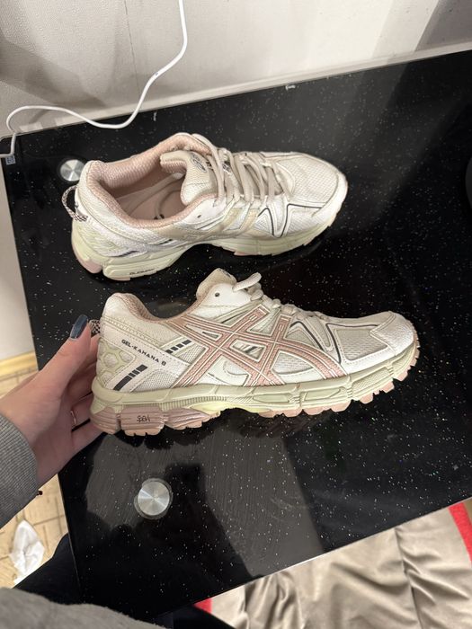Жіночі кросівки asics