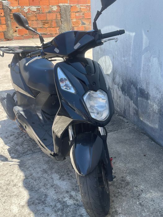 Moto sym scoot preta