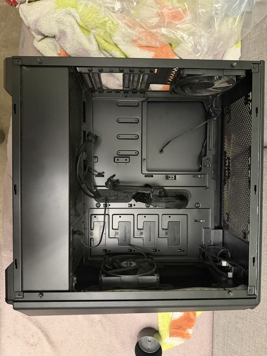 Obudowa komputerowa z zasilaczem be Quiet 600W