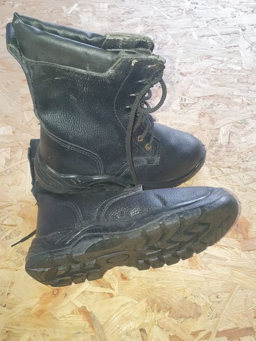 Ботинкии 2 пари 40-41 р-и.