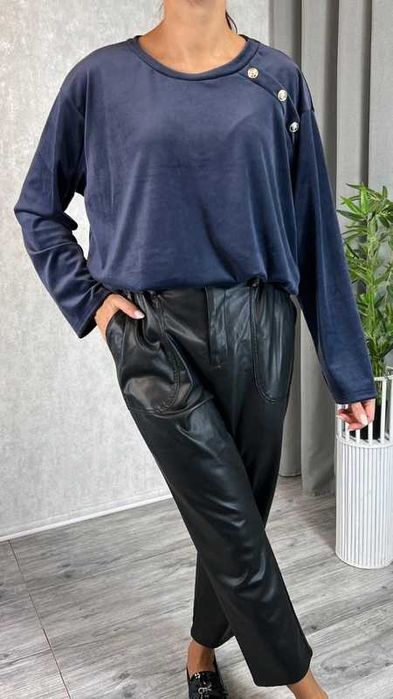 Bluzka bawełniana welurowa granat z długim rękawem ozdobne guziki UNI