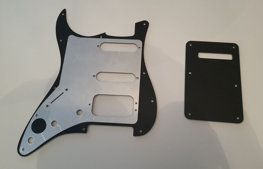 Fender Stratocaser HSS Pickguard Black Stan idealny Nowy