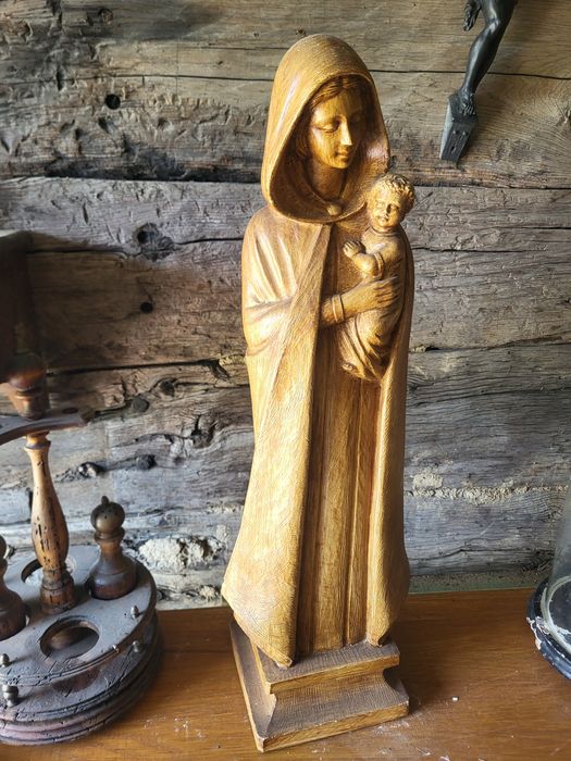 Duża figura Matka Boża z dzieciątkiem Jezus Maryja
