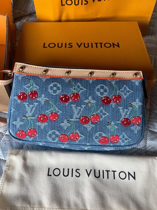 Louis Vuitton Cherry Pochette Denim - Edição Limitada Murakami