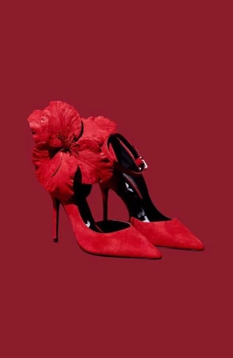 Sapatos de salto vermelhos