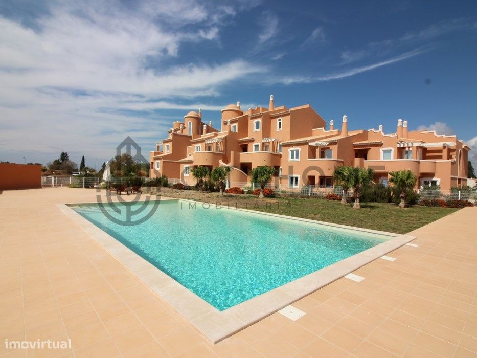 Apartamento T2 com Piscina em condomínio privado