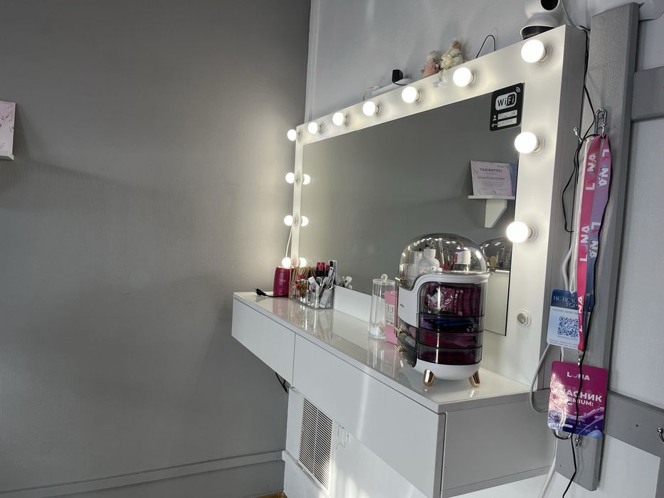 Підвісна тумба з дзеркалом